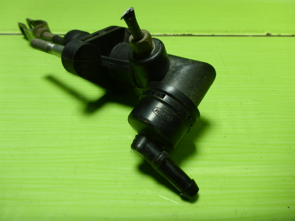 Цилиндр сцепления главный