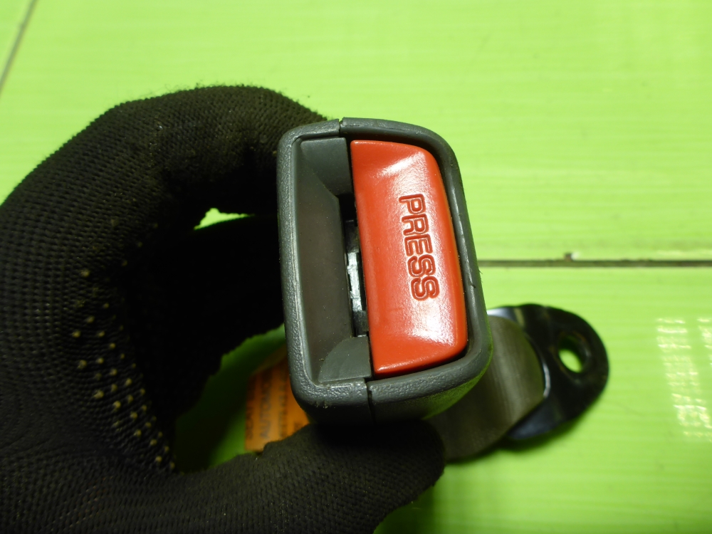 Ответная часть ремня безопасности