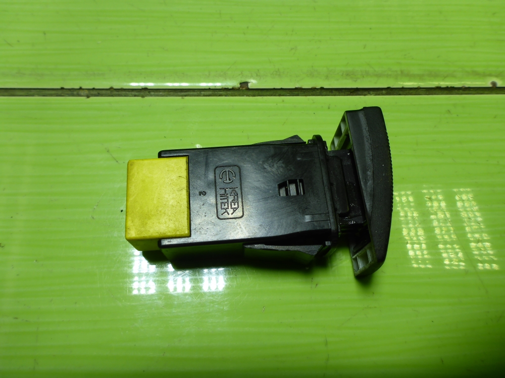 Кнопка обогрева заднего стекла