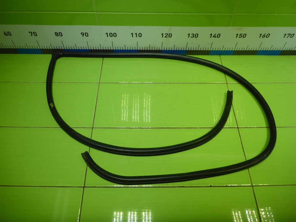 Уплотнитель двери