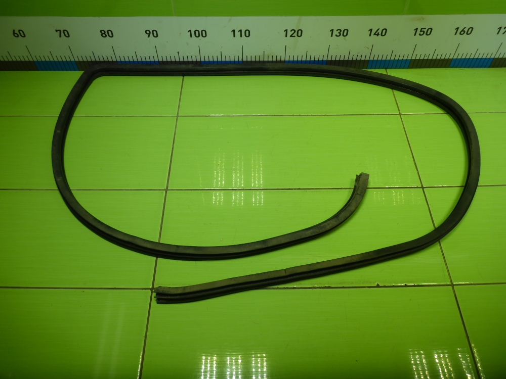 Уплотнитель двери