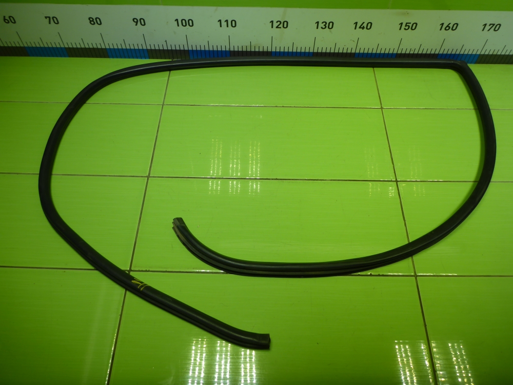 Уплотнитель двери