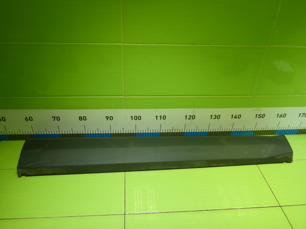 Накладка двери передней правой