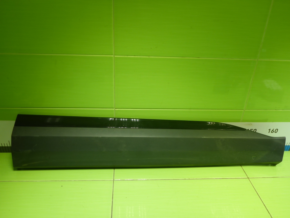 Накладка двери передней правой