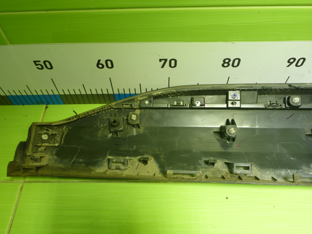 Накладка двери передней правой