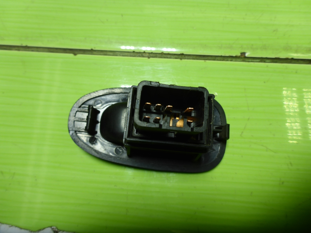 Кнопка стеклоподъемника