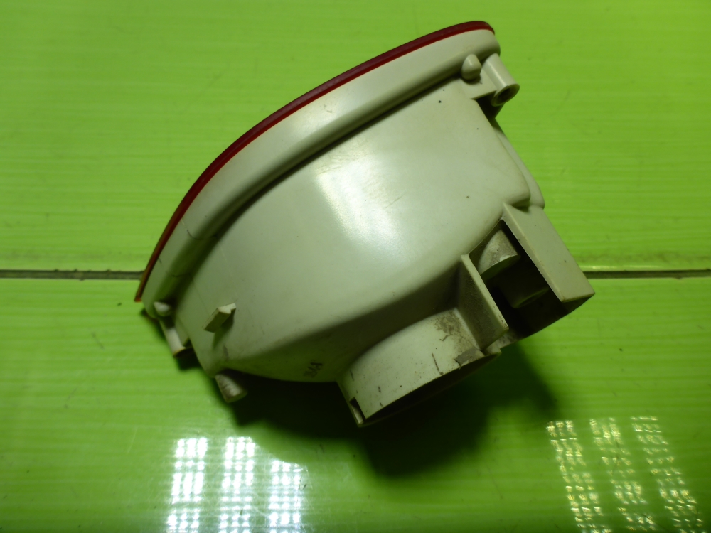 Фонарь задний в бампер правый