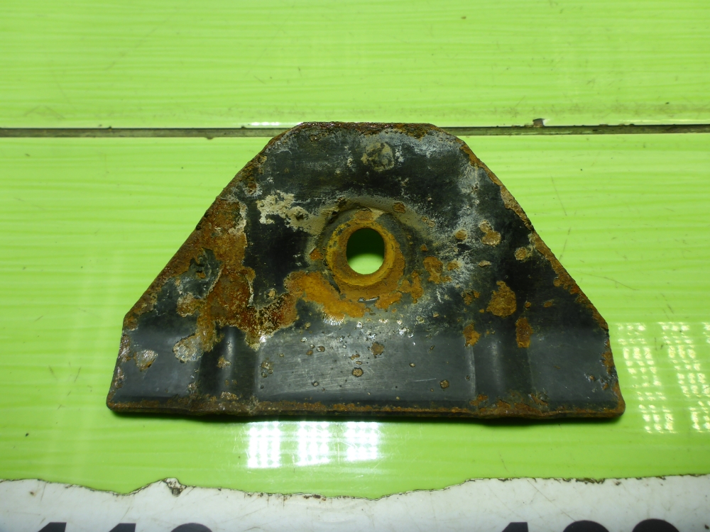 Крепление аккумулятора (АКБ)