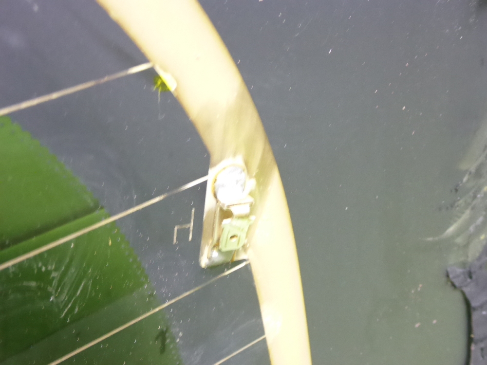 Стекло двери багажника