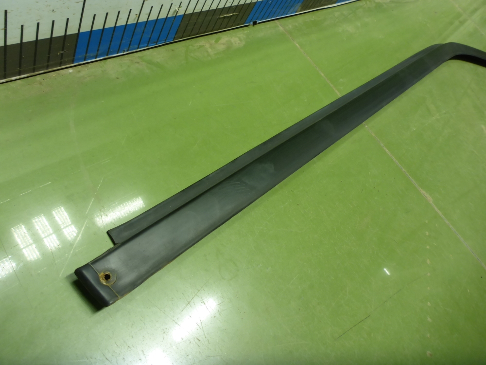 Накладка стекла переднего правого