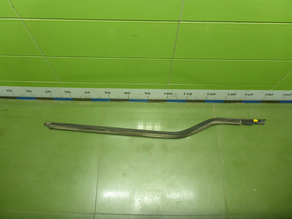 Накладка стекла переднего правого