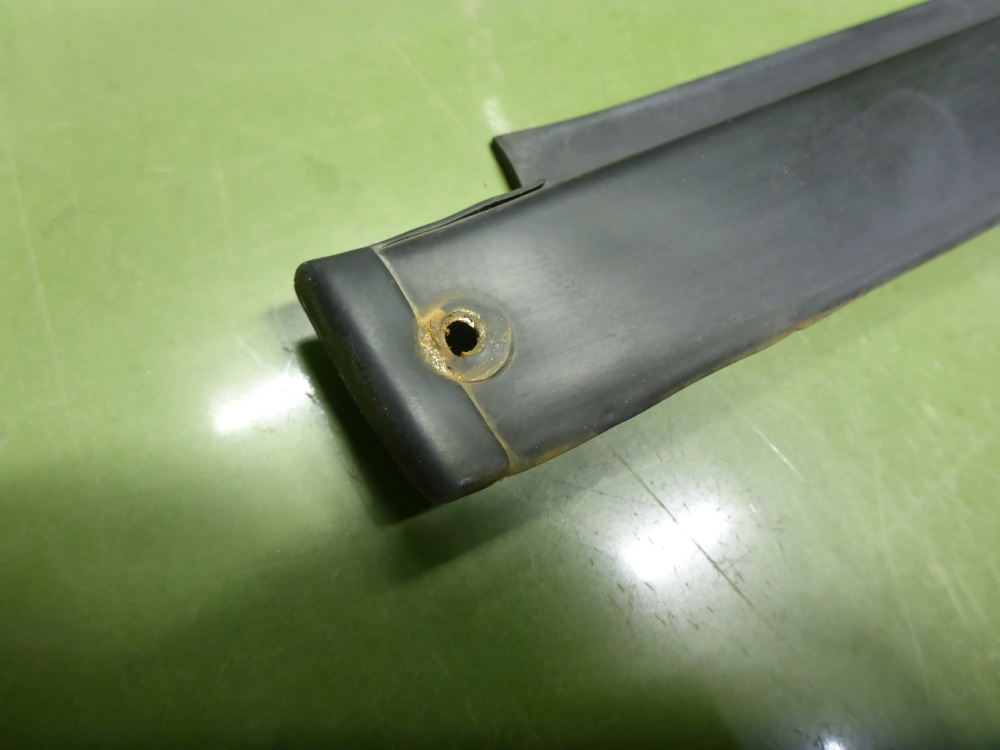 Накладка стекла переднего правого