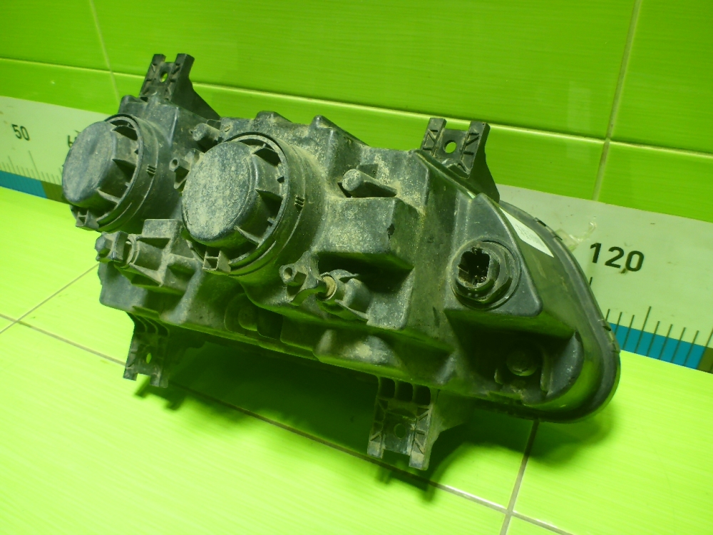 Фара противотуманная левая