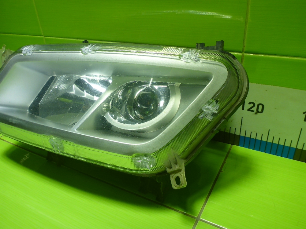 Фара противотуманная левая