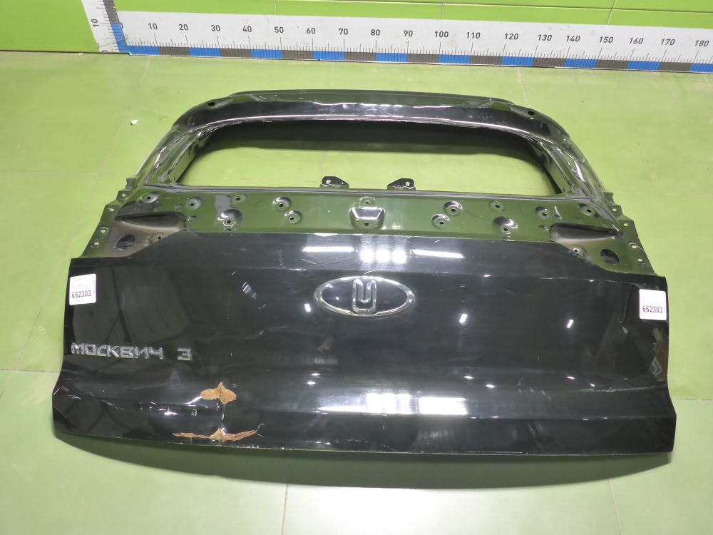 Дверь багажника