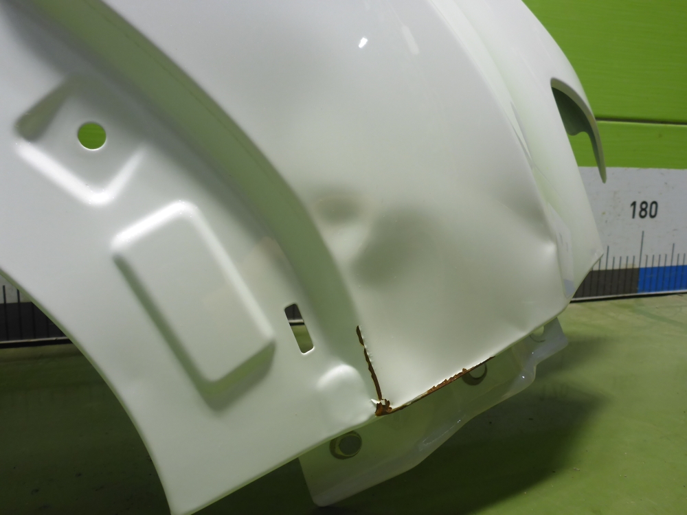 Крыло переднее правое