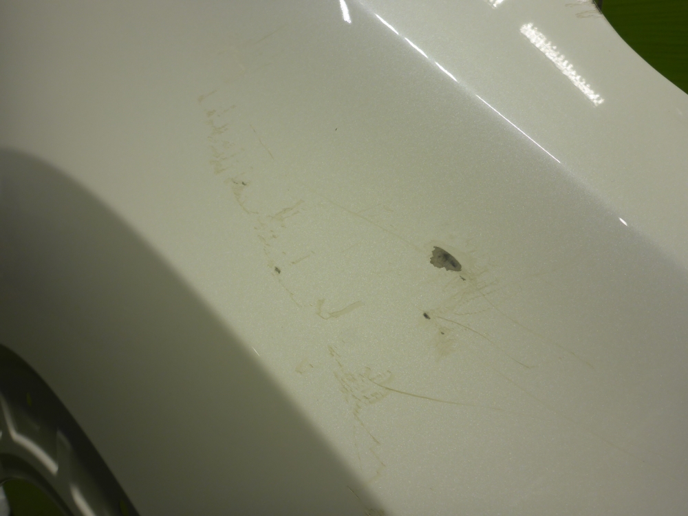 Крыло переднее правое