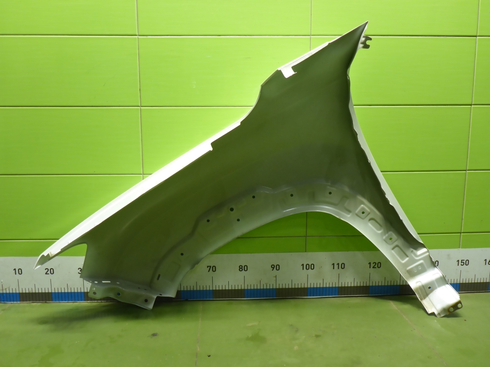 Крыло переднее правое