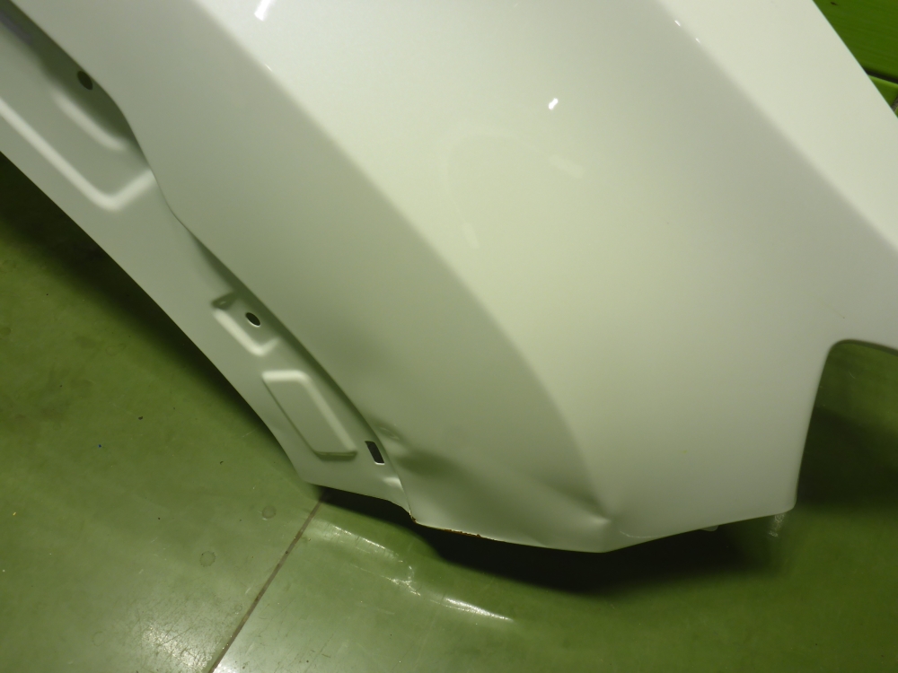 Крыло переднее правое