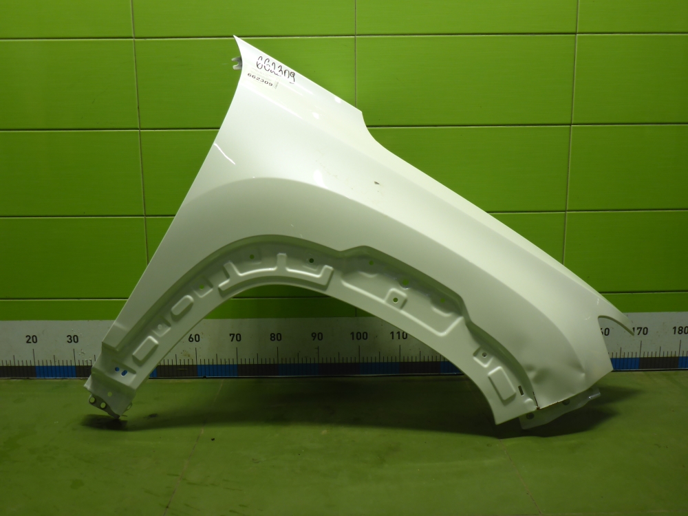 Крыло переднее правое