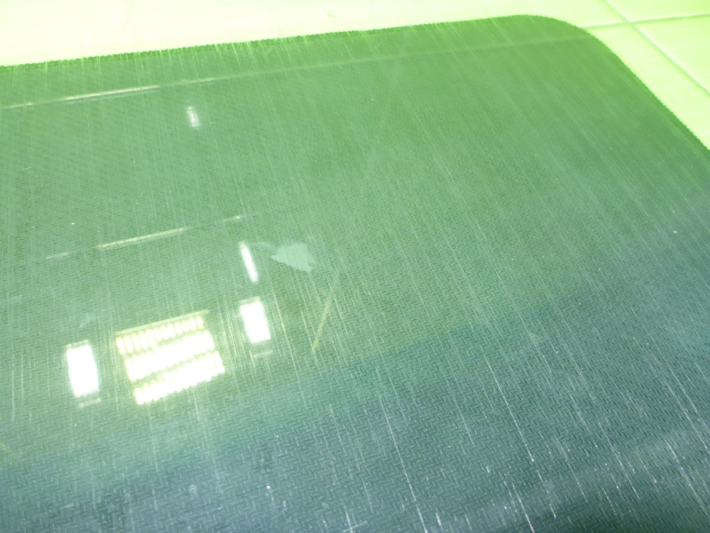 Стекло двери передней левой