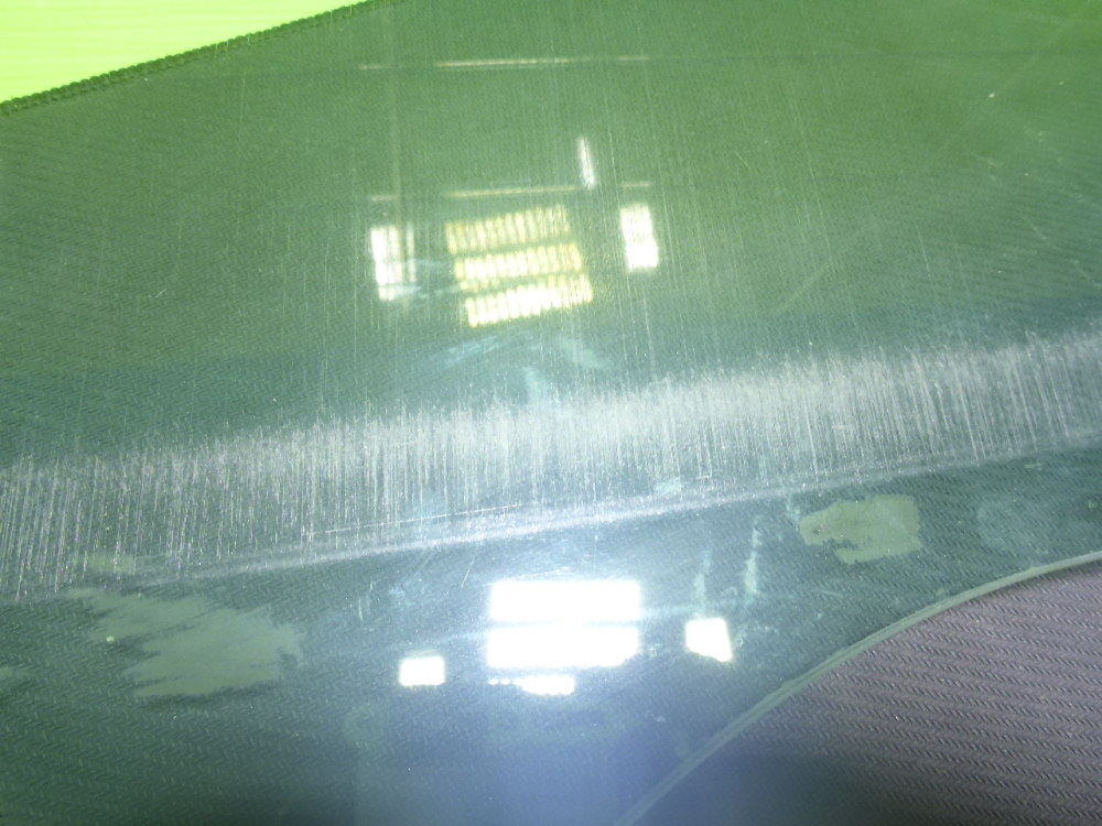 Стекло двери передней левой