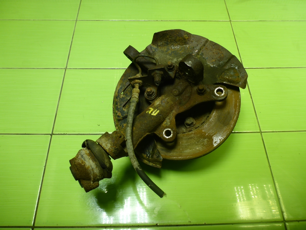 Кулак поворотный передний левый