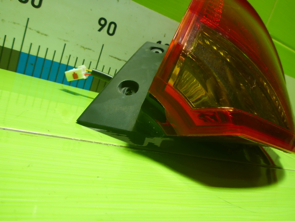 Фонарь задний наружный правый