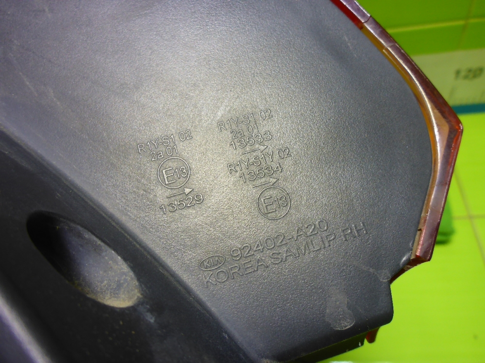 Фонарь задний наружный правый