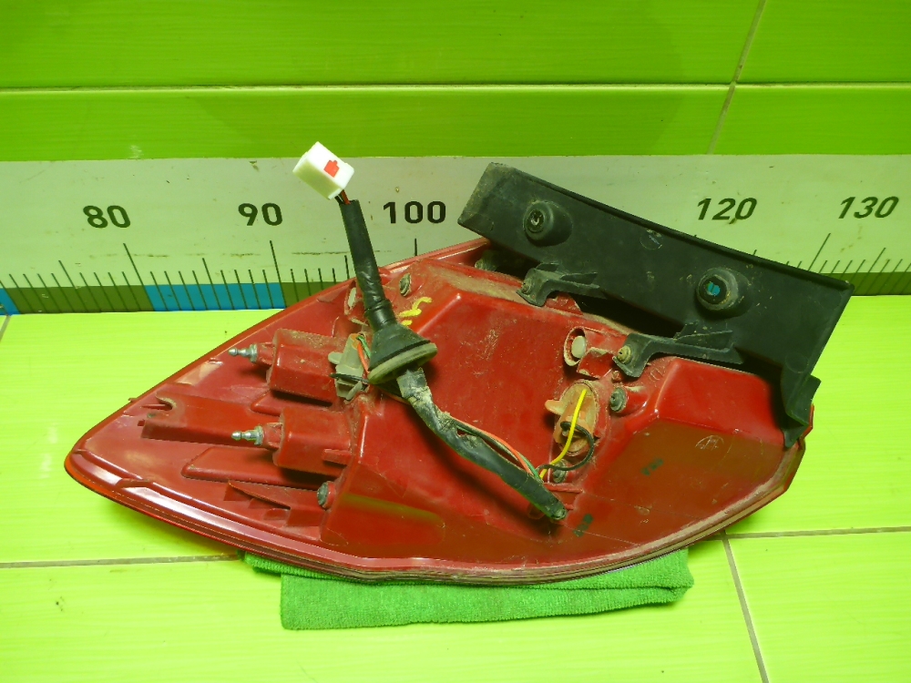 Фонарь задний наружный правый