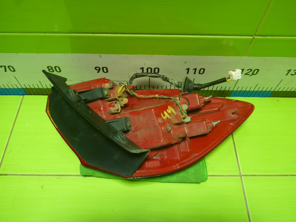 Фонарь задний наружный правый