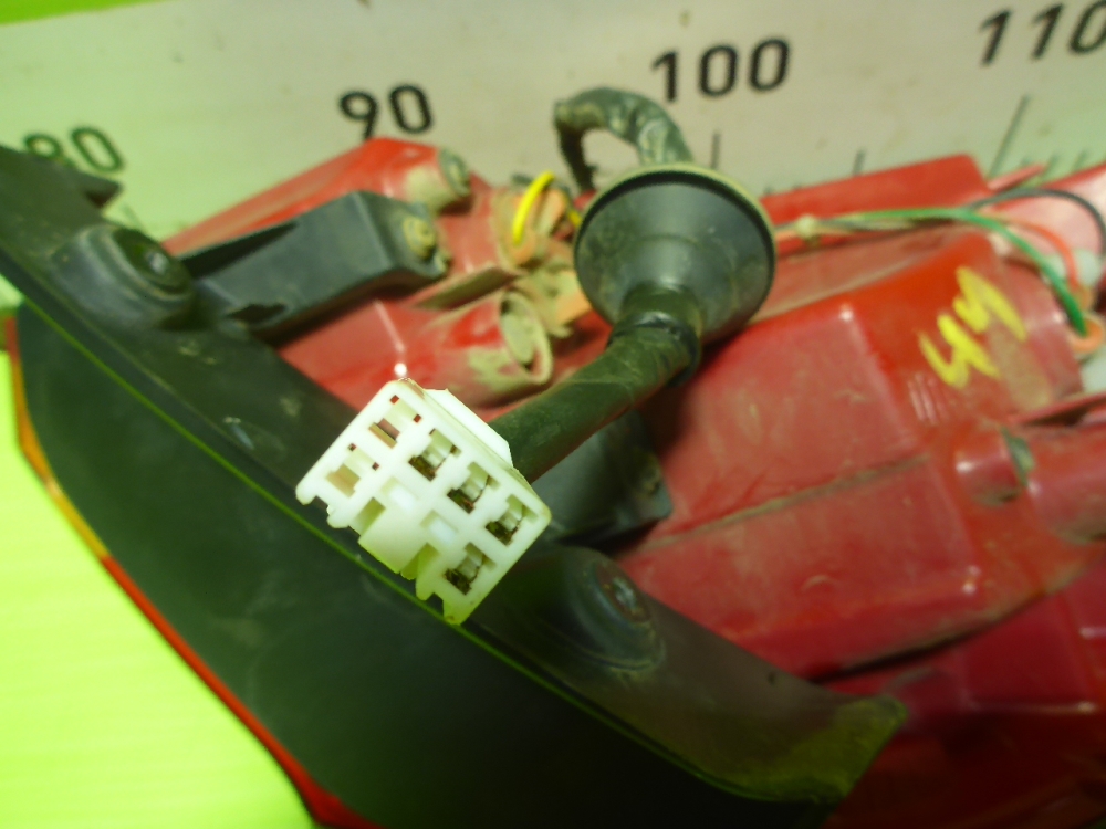 Фонарь задний наружный правый