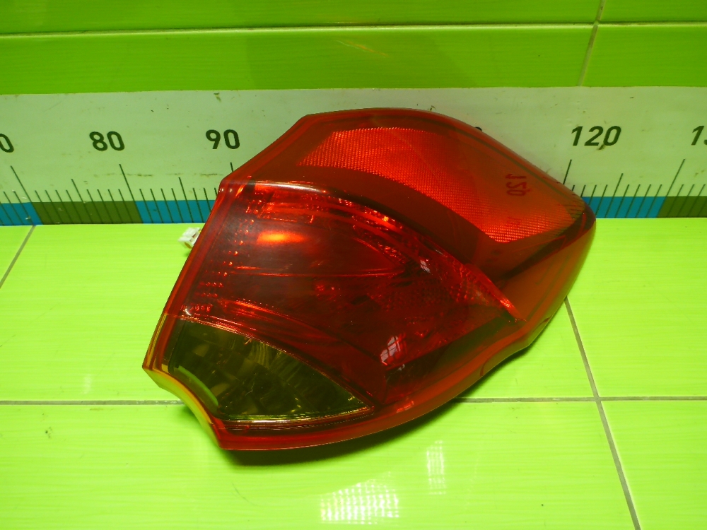 Фонарь задний наружный правый