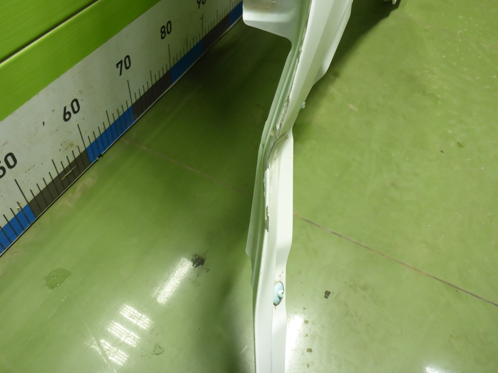 Крыло переднее правое