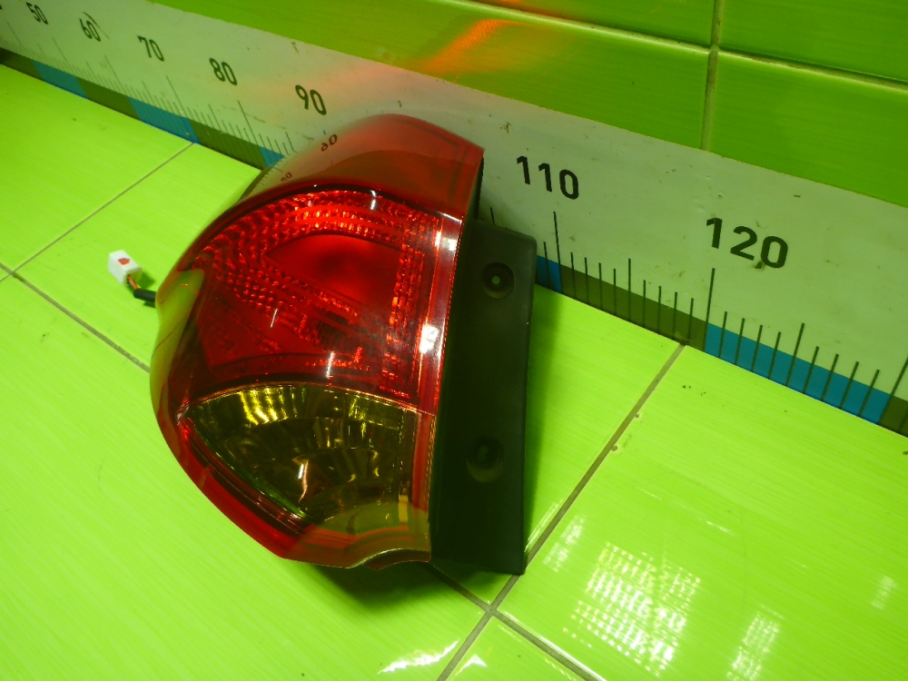 Фонарь задний наружный левый