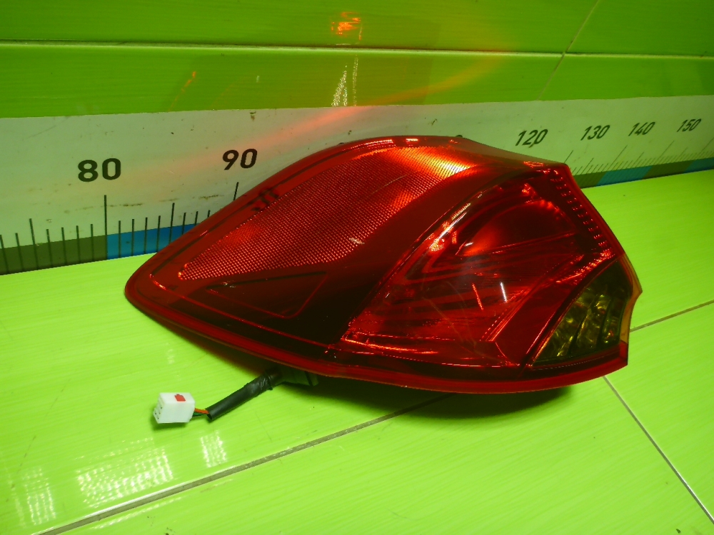 Фонарь задний наружный левый