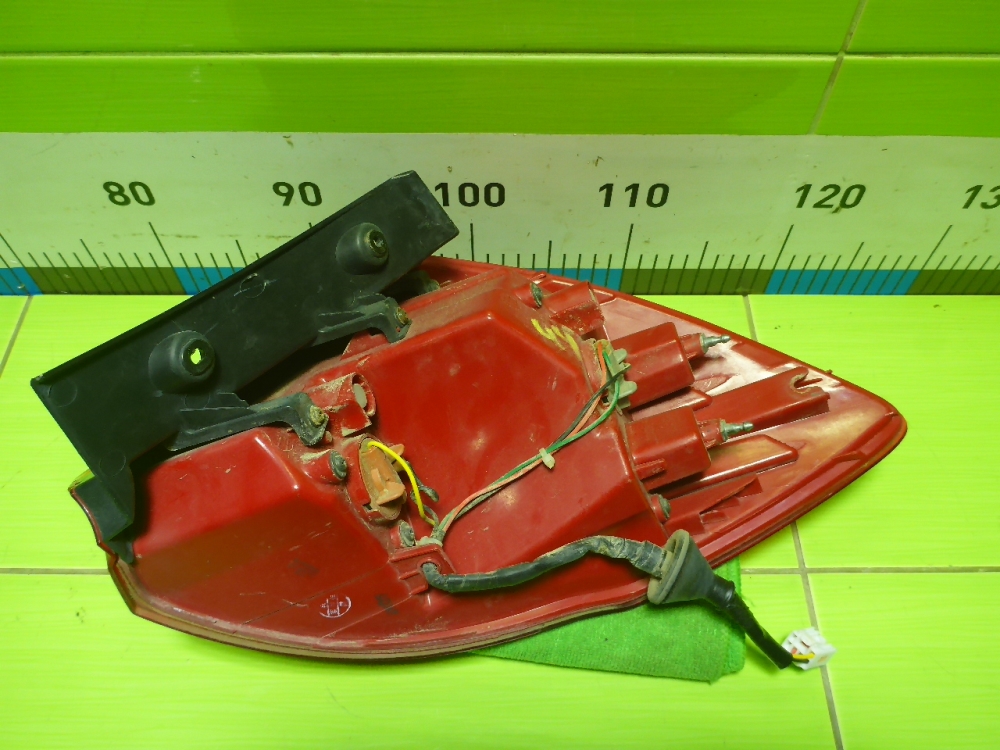 Фонарь задний наружный левый