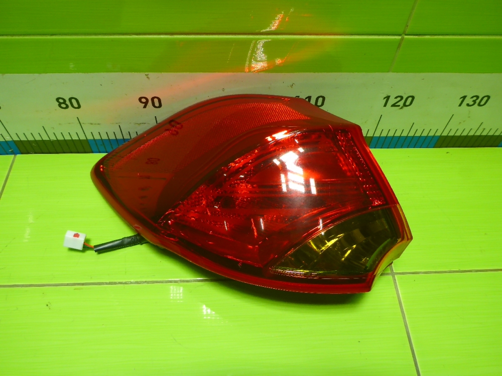 Фонарь задний наружный левый