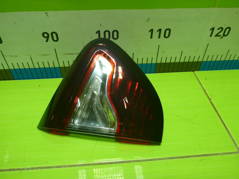 Фонарь задний внутренний левый