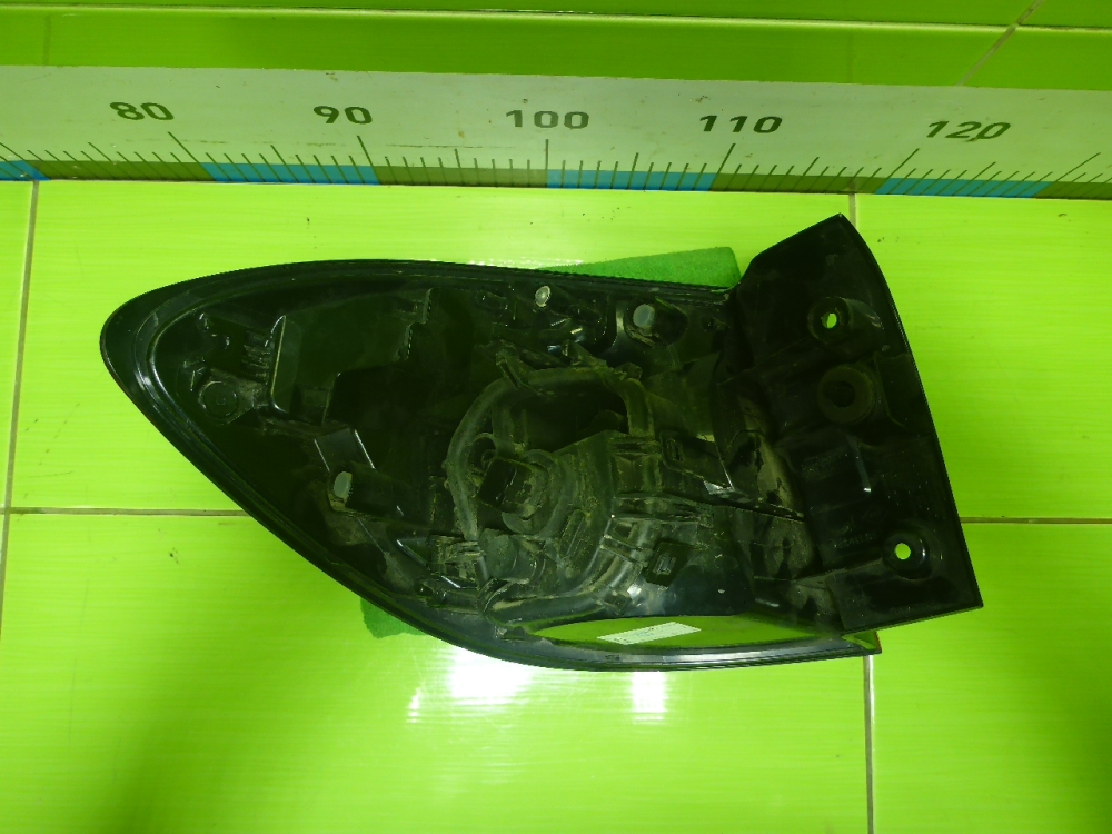 Фонарь задний наружный правый