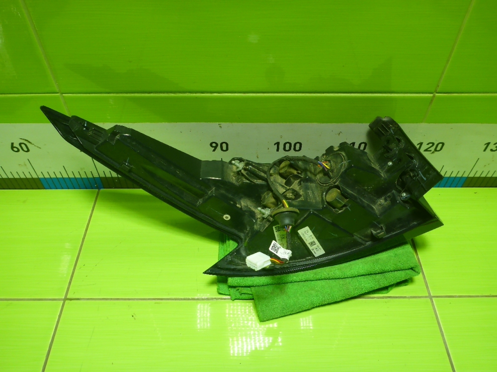 Фонарь задний наружный правый