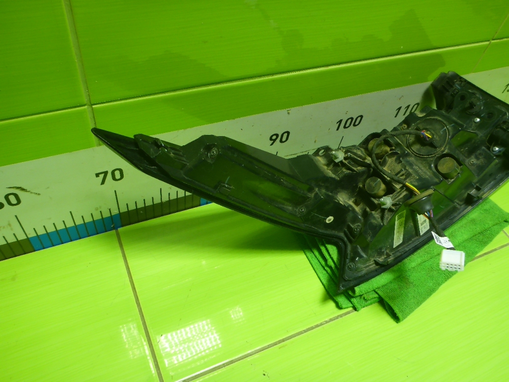 Фонарь задний наружный правый