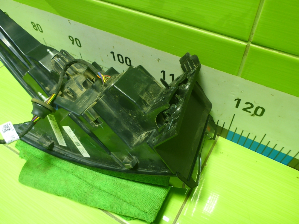 Фонарь задний наружный правый