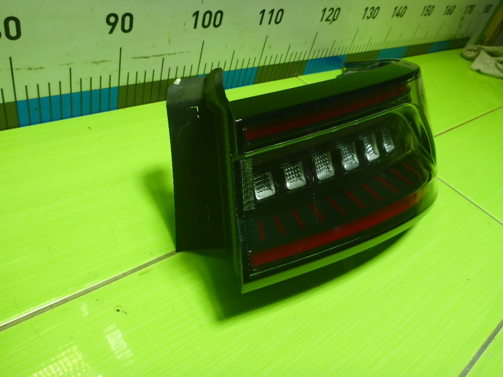 Фонарь задний наружный правый