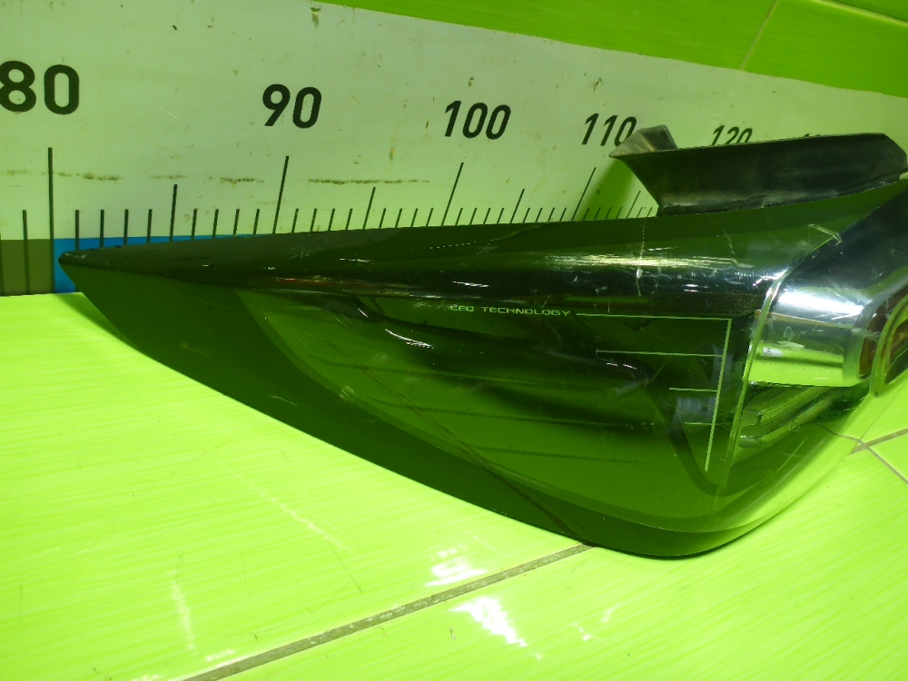 Фонарь задний наружный левый