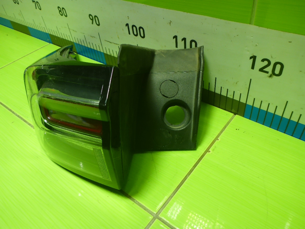 Фонарь задний наружный левый