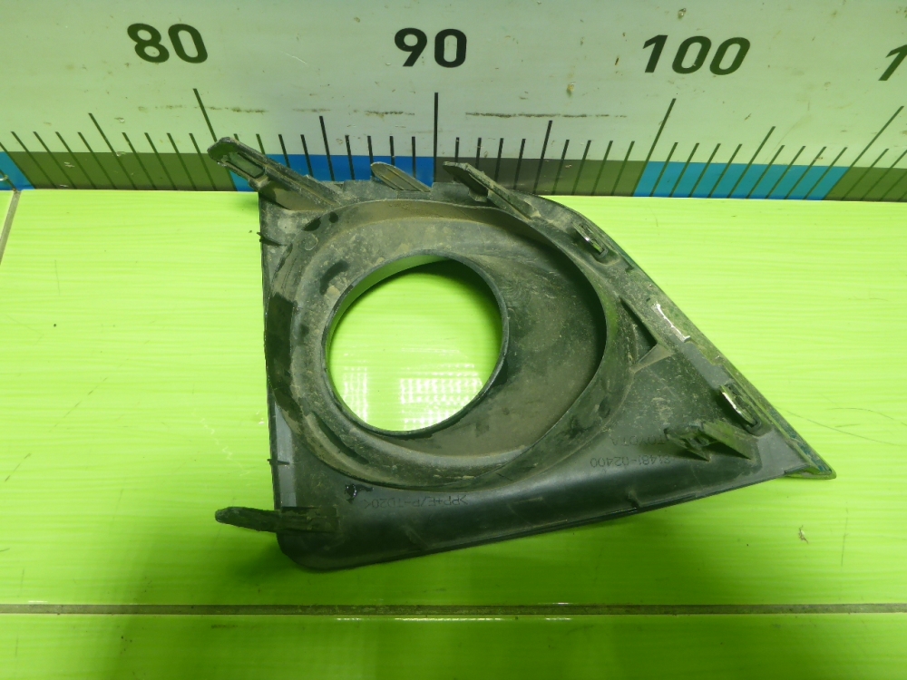 Рамка противотуманной фары правой