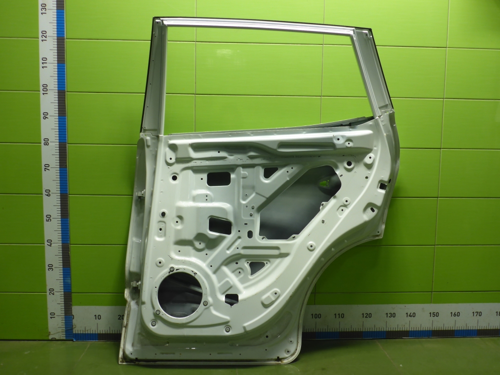 Дверь задняя правая