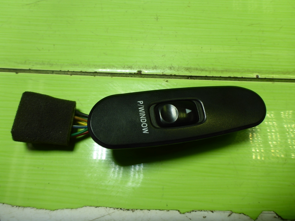 Кнопка стеклоподъемника