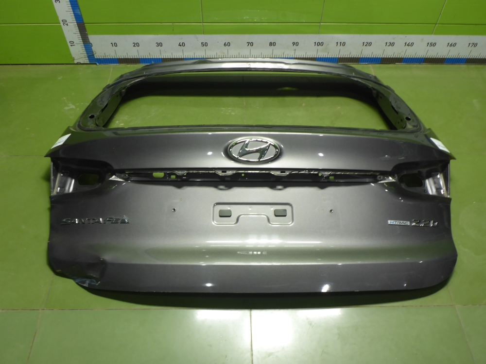 Дверь багажника